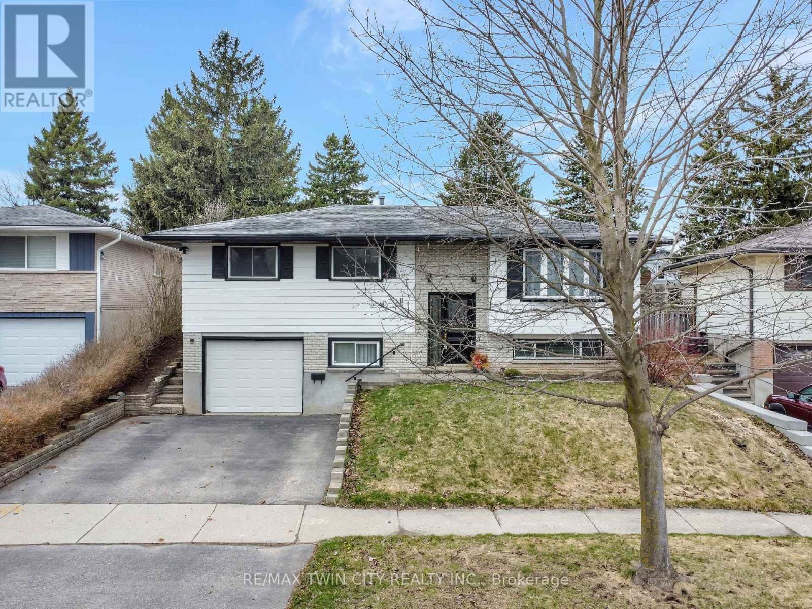 11 GLEN PARK CRESCENT Image 1