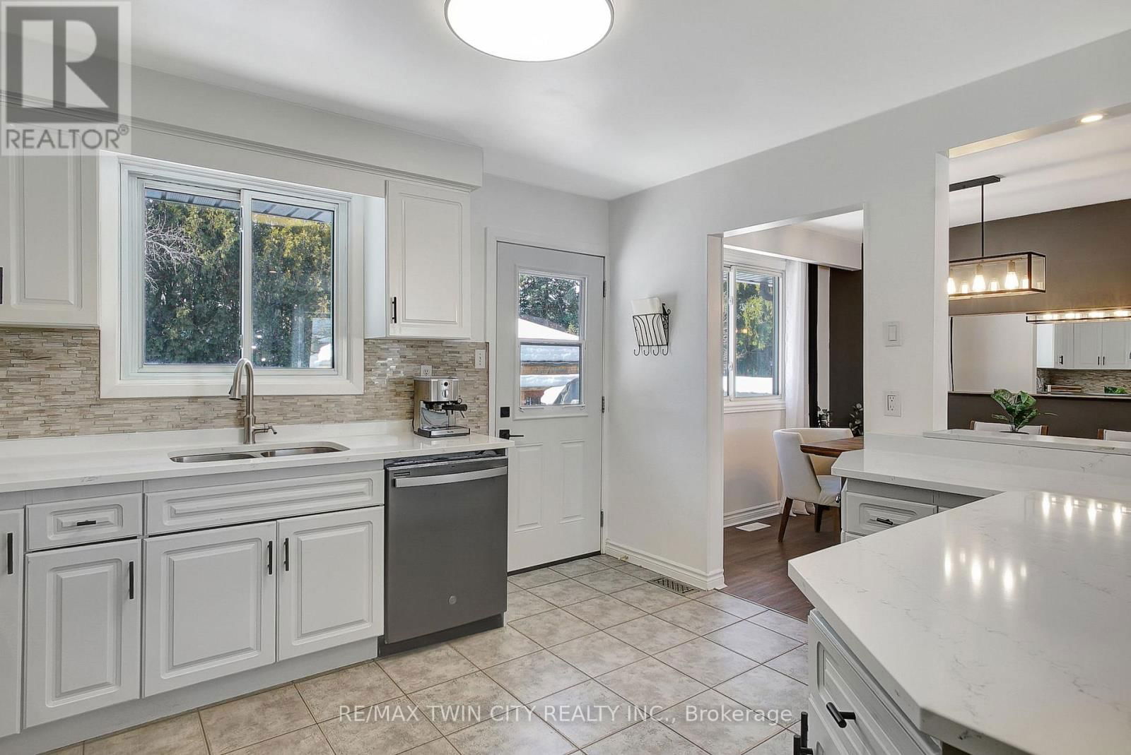 11 GLEN PARK CRESCENT Image 13