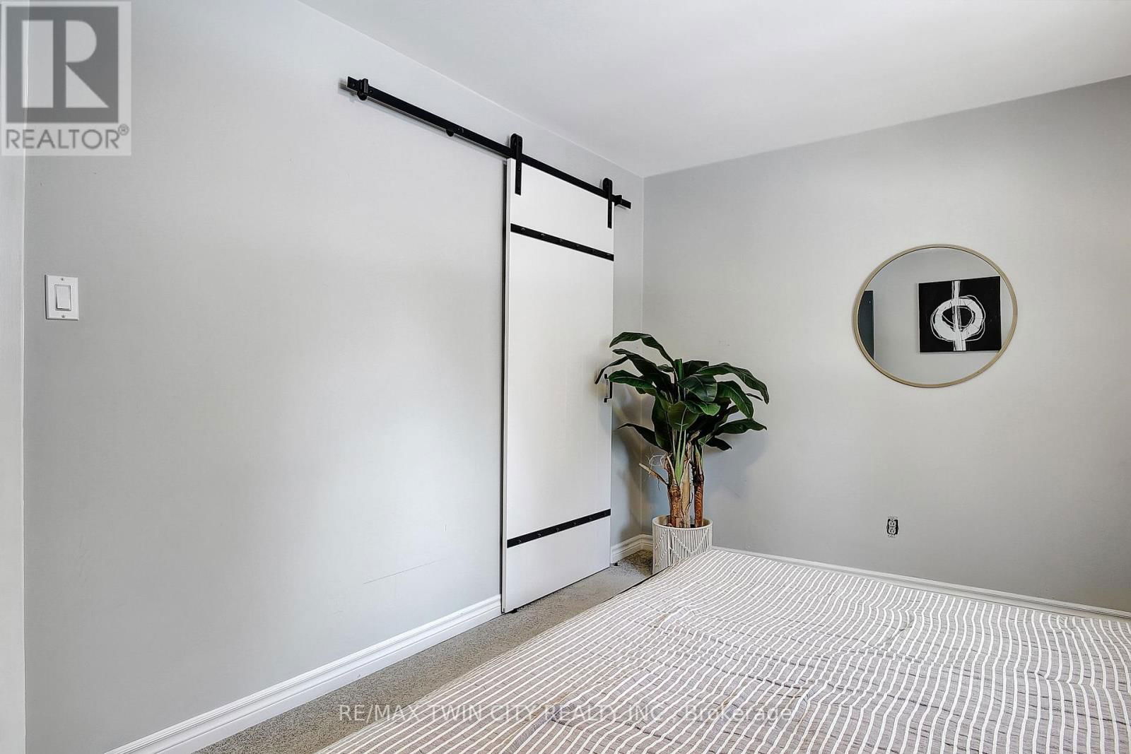 11 GLEN PARK CRESCENT Image 16