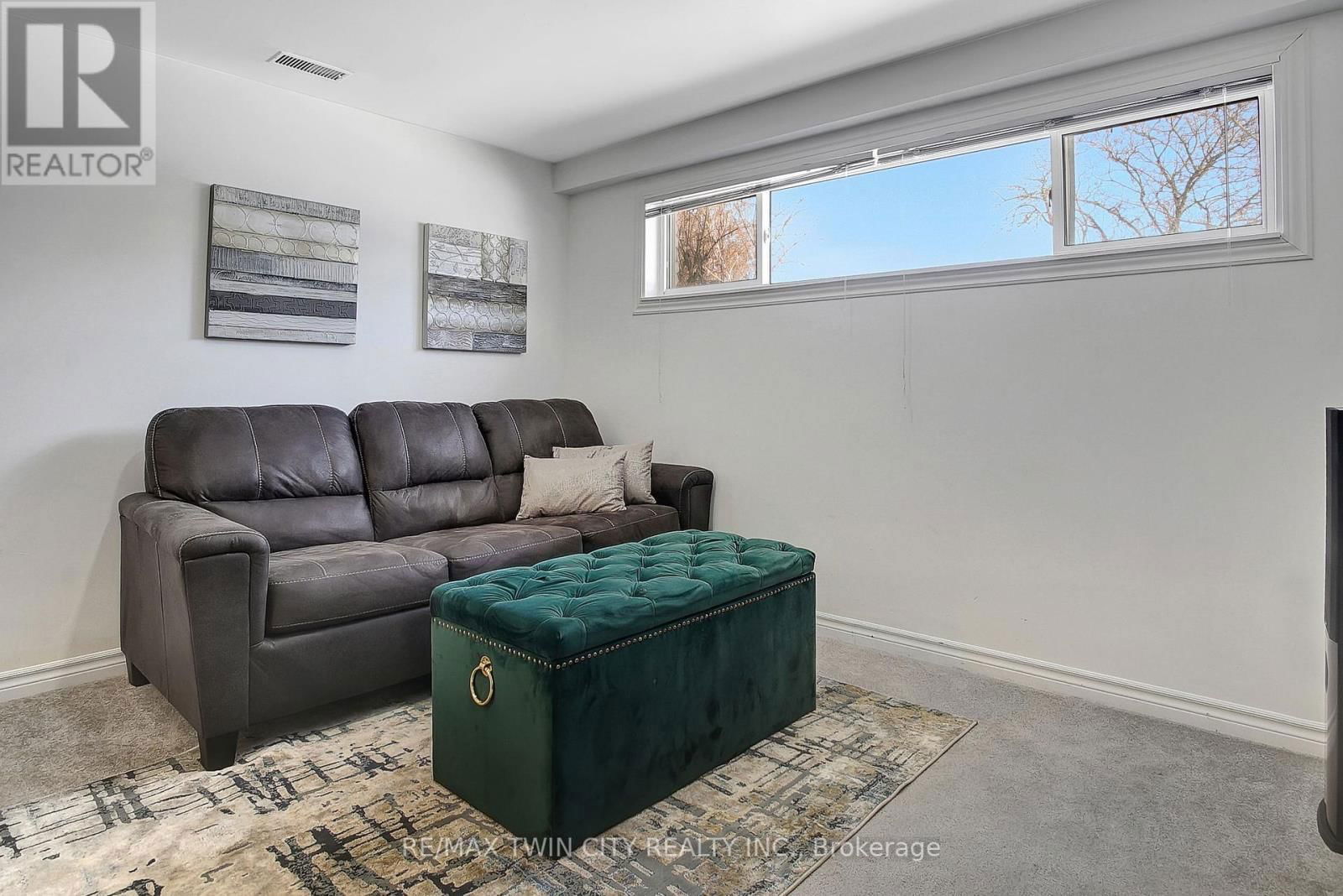 11 GLEN PARK CRESCENT Image 23