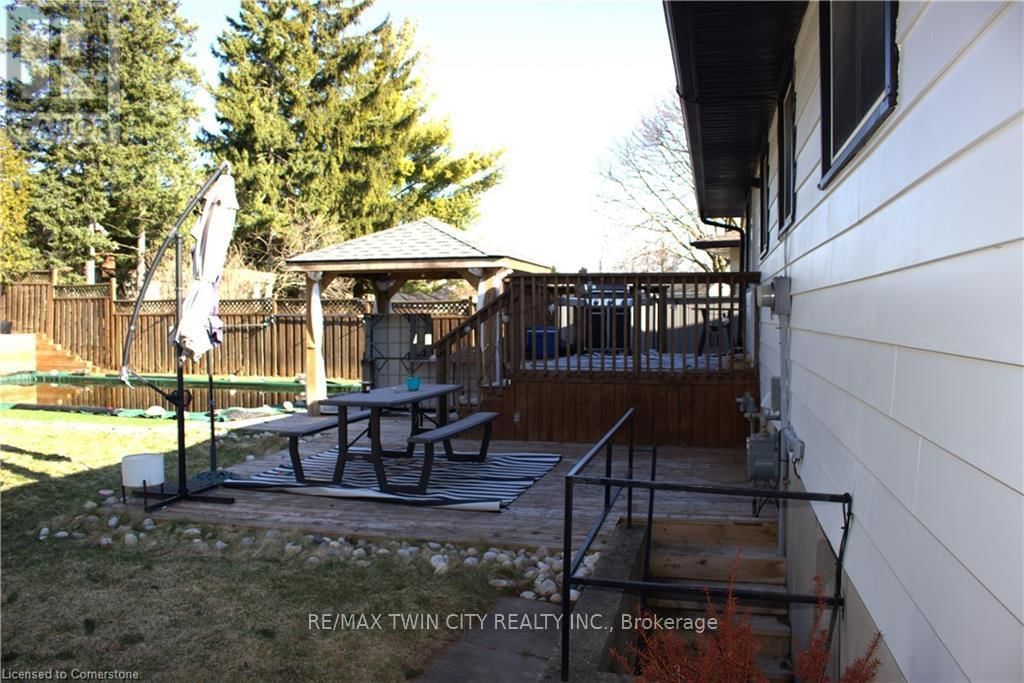 11 GLEN PARK CRESCENT Image 36
