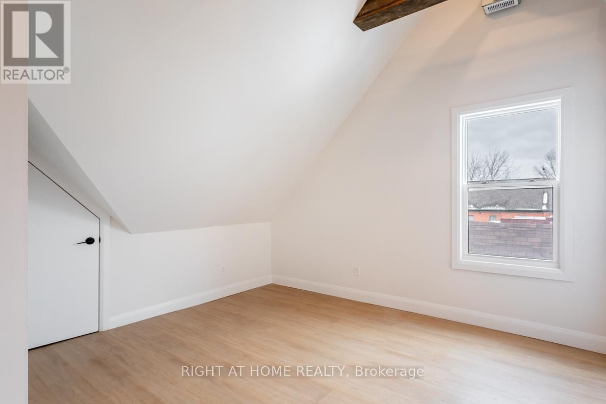 3 - 115 CATHARINE STREET NORTH Image 12