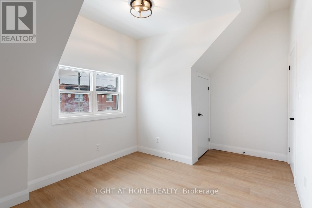 3 - 115 CATHARINE STREET NORTH Image 14