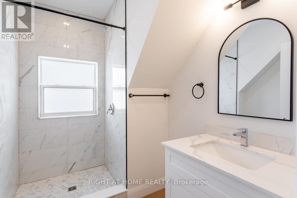 3 - 115 CATHARINE STREET NORTH Image 17