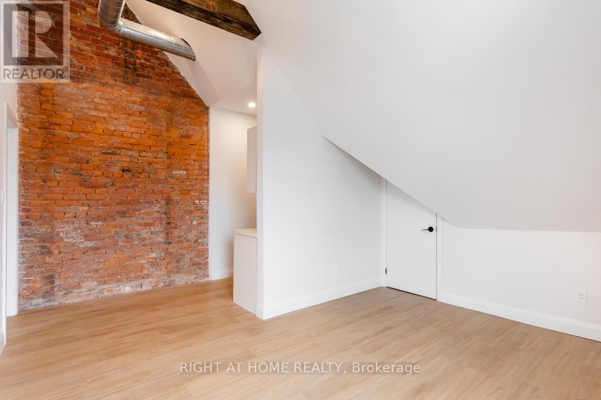 3 - 115 CATHARINE STREET NORTH Image 7