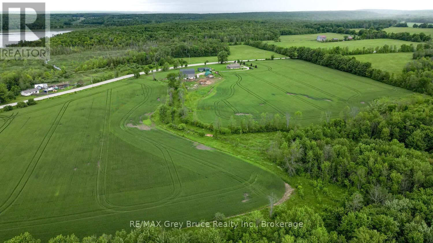 402622 GREY 17 ROAD Image 20