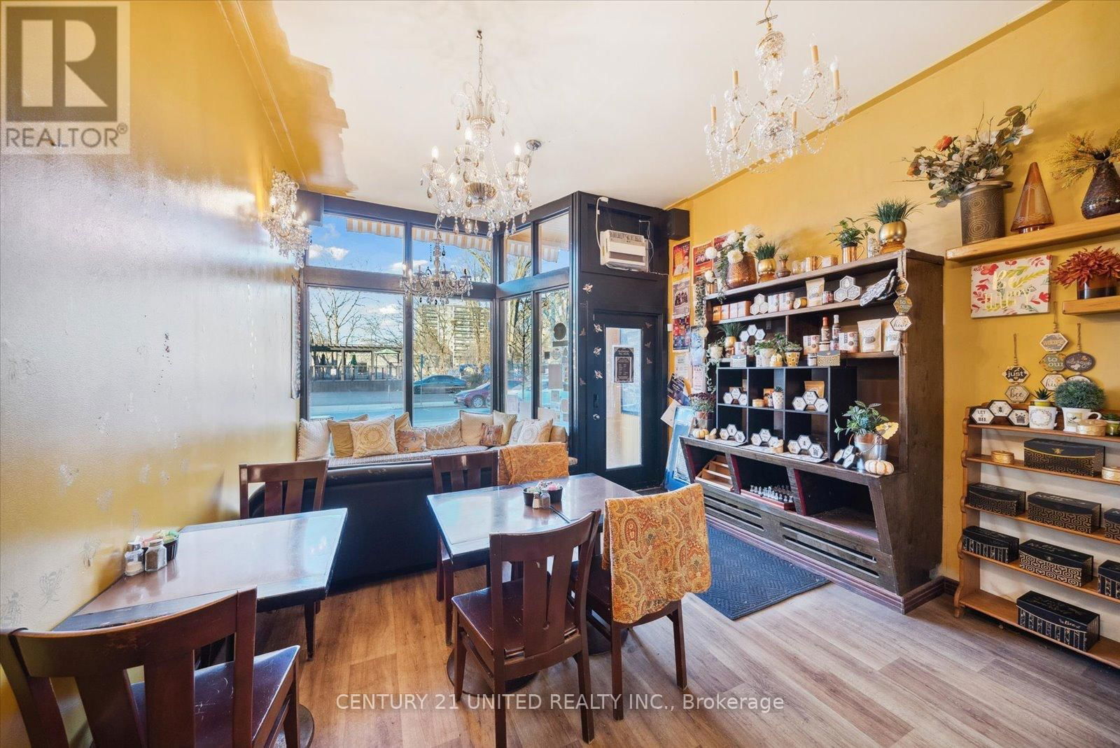 221 HUNTER STREET WEST Image 11