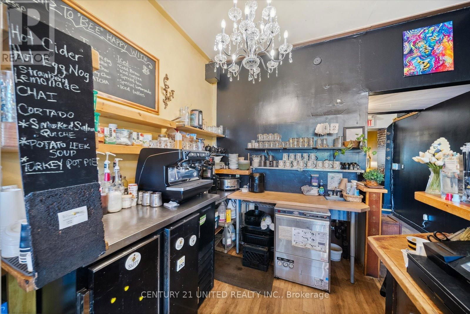 221 HUNTER STREET WEST Image 14