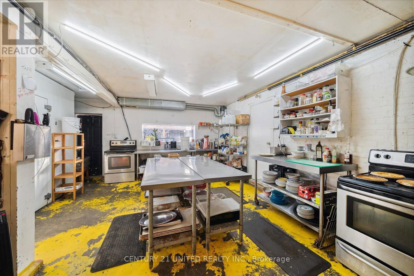 221 HUNTER STREET WEST Image 24