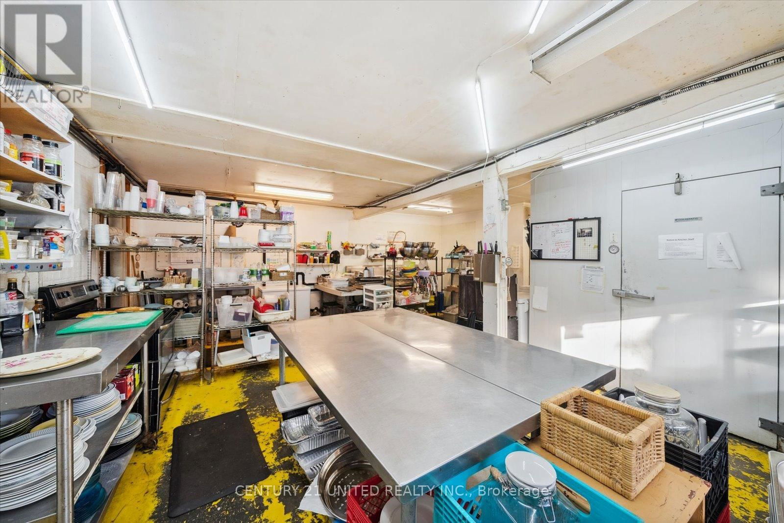 221 HUNTER STREET WEST Image 25