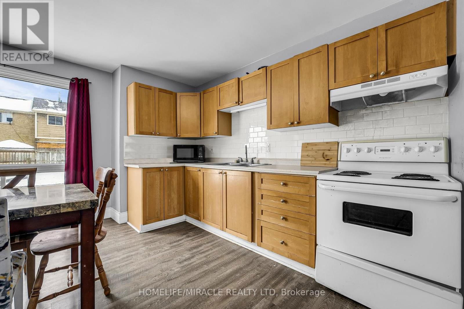 22 - 875 PARKINSON ROAD Image 8