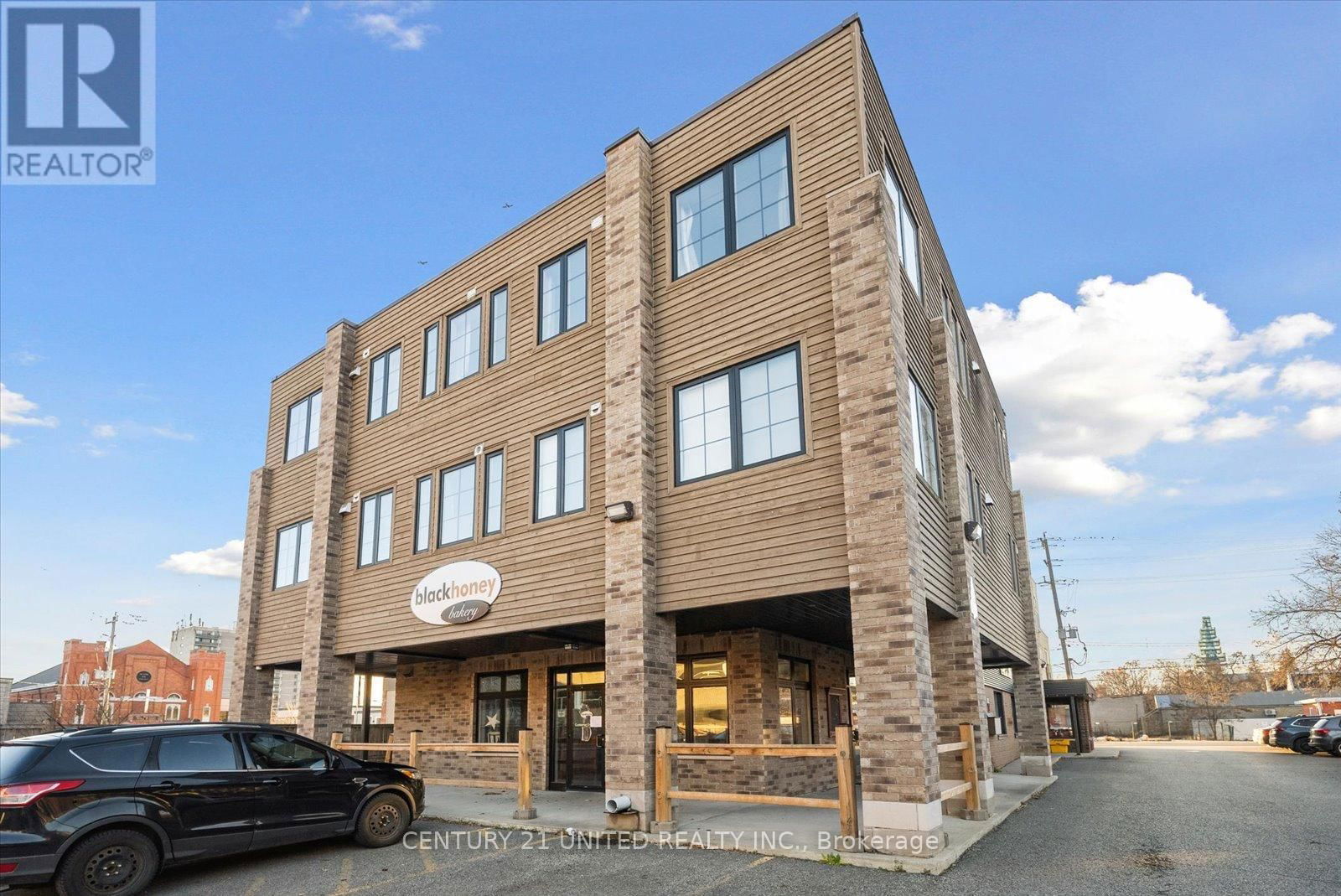 217 HUNTER STREET WEST Image 1