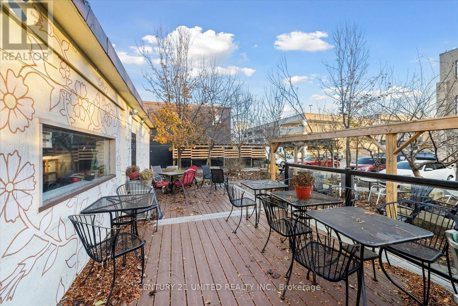 217 HUNTER STREET WEST Image 11