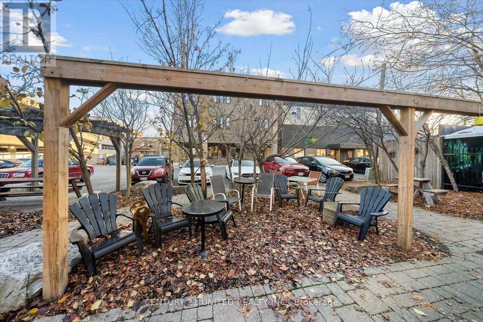 217 HUNTER STREET WEST Image 12
