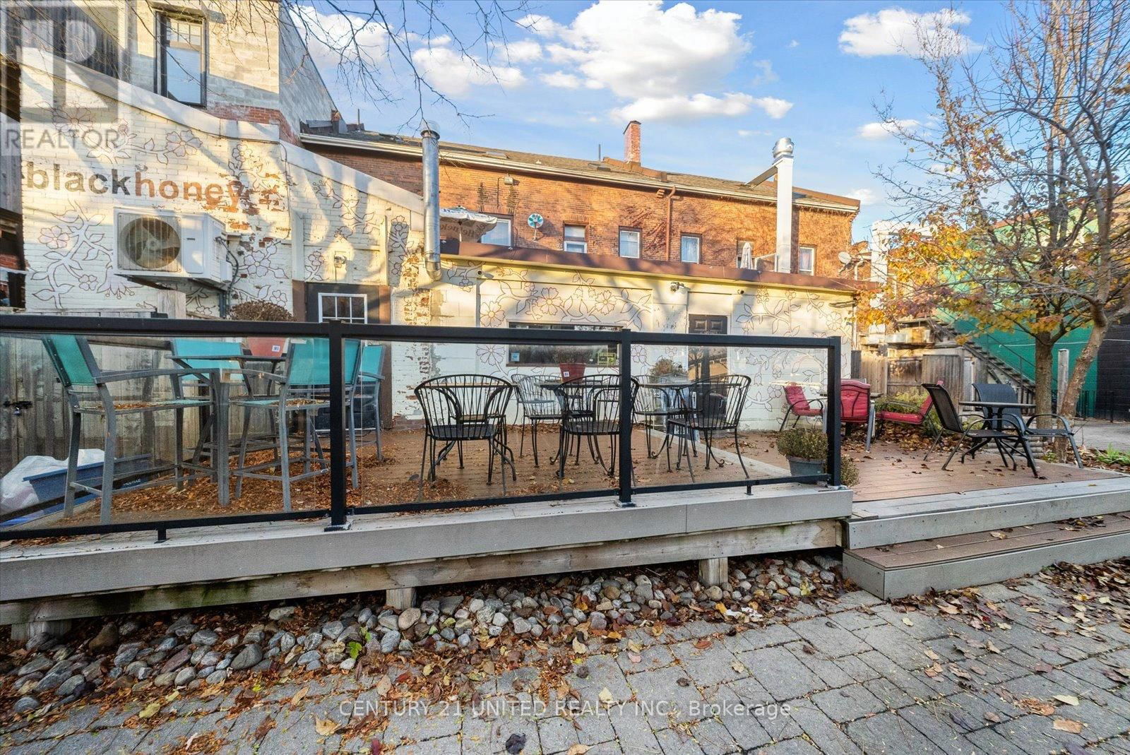 217 HUNTER STREET WEST Image 13
