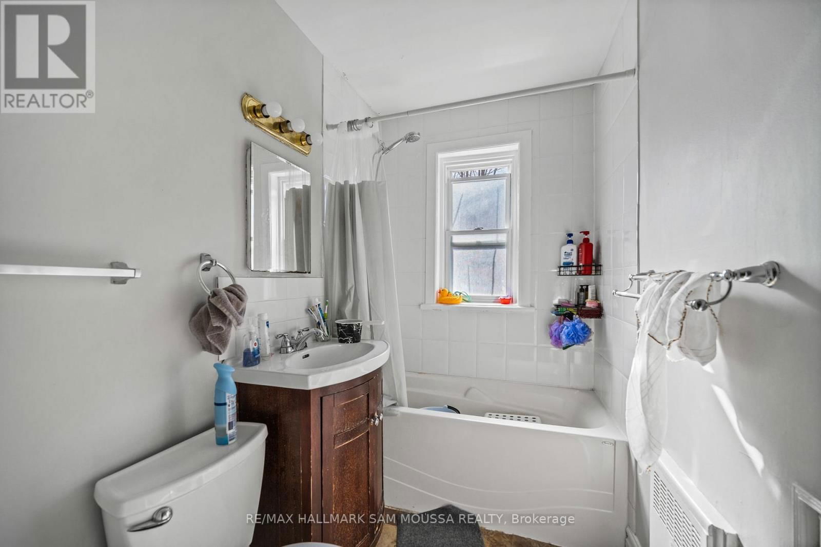 329 RICHELIEU AVENUE Image 24