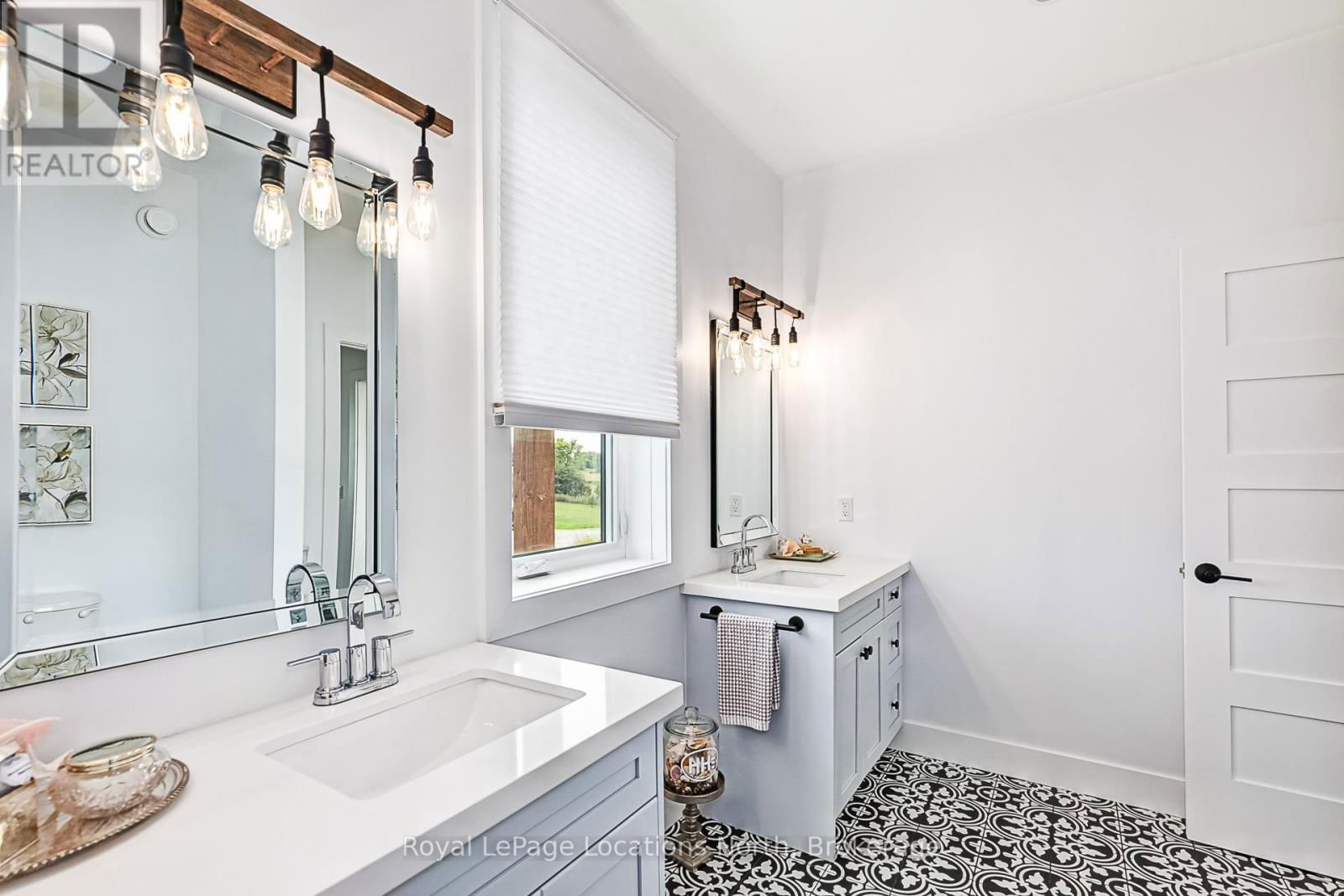 638508 ST VINCENT SYDENHAM TOWNLINE Image 24