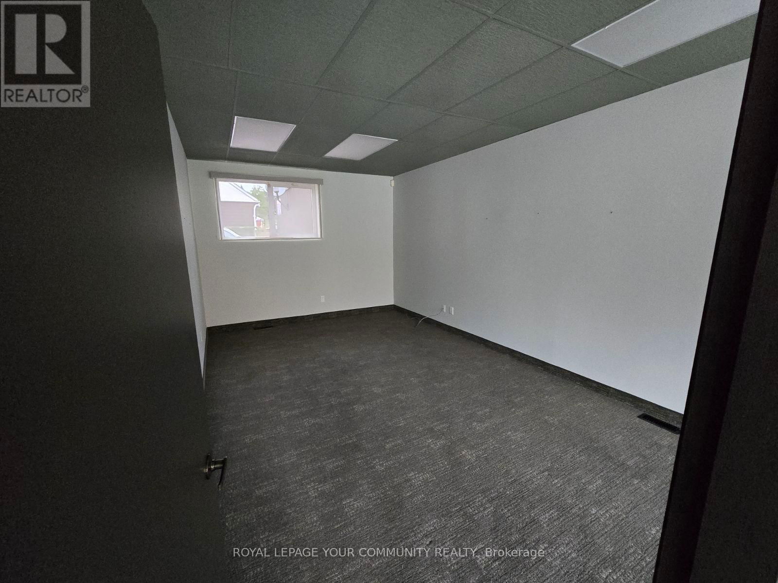 114 SIMCOE STREET Image 4