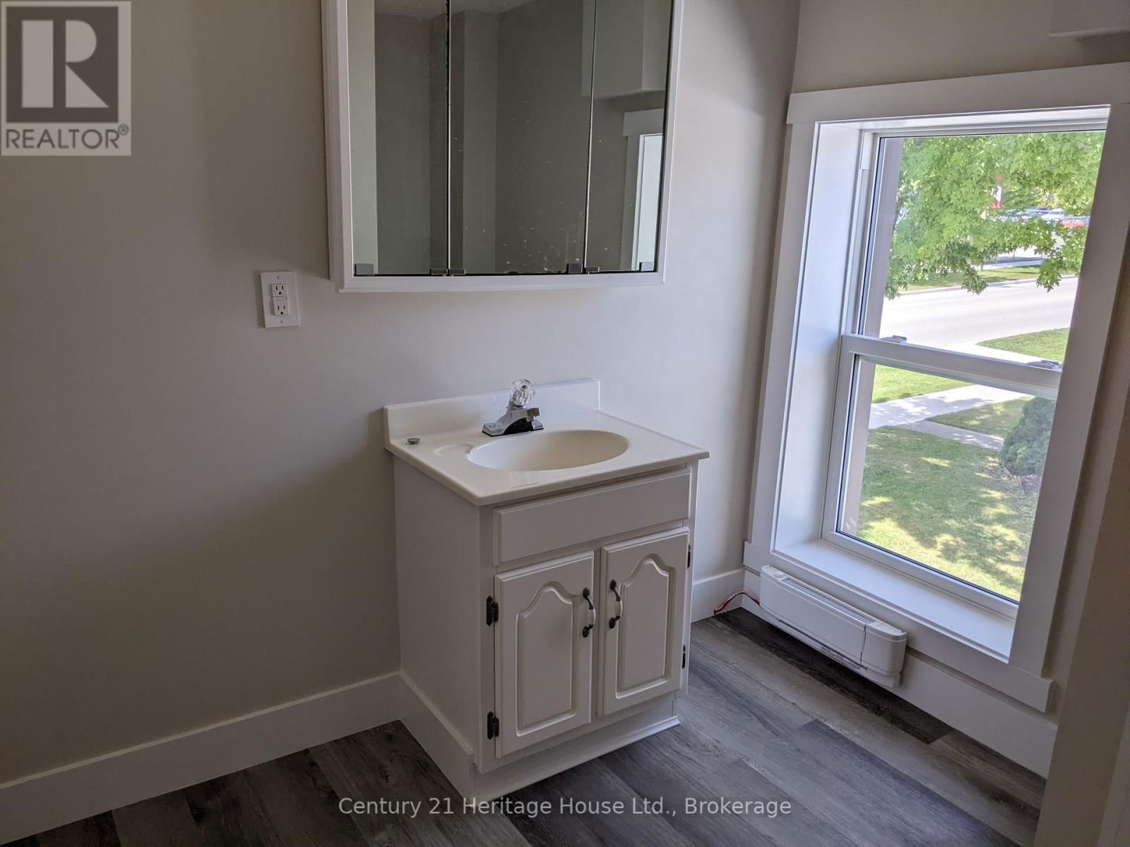 50 GODERICH STREET EAST Image 13