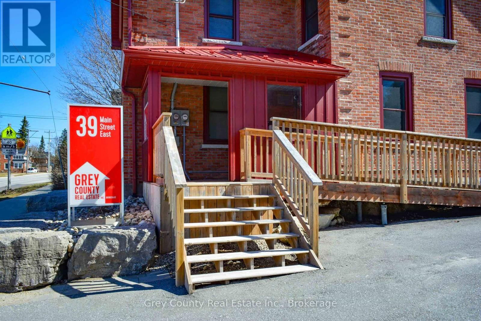 39 MAIN STREET EAST Image 3