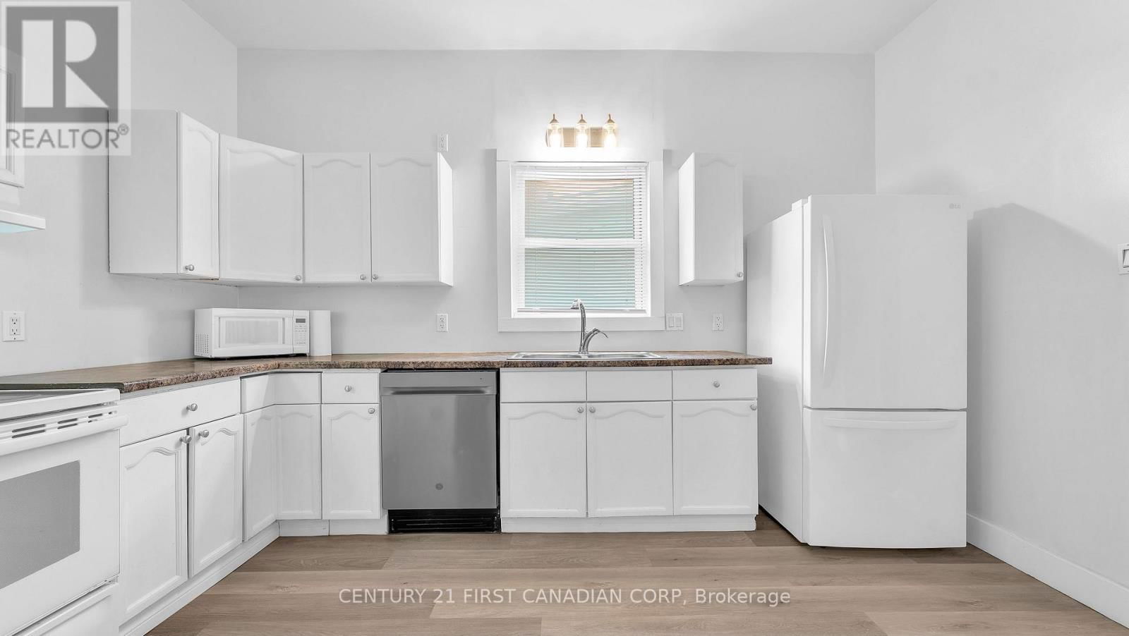 184 MAITLAND STREET Image 15