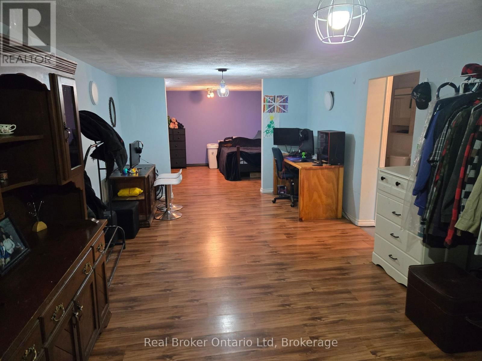 1088 10TH STREET EAST Image 18