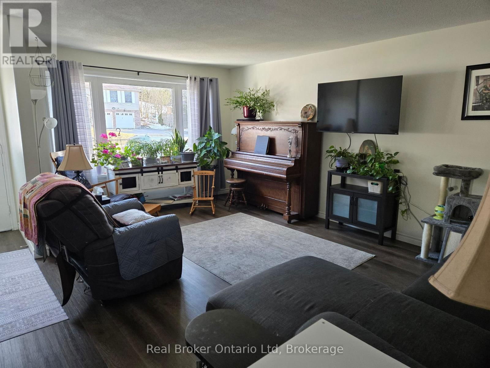 1088 10TH STREET EAST Image 9