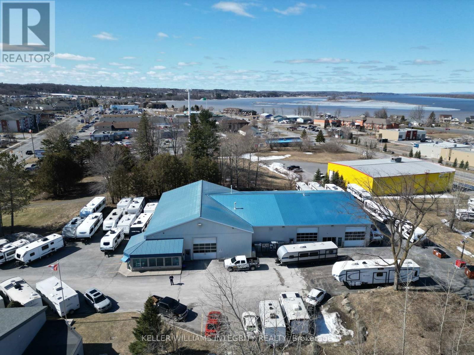 2724 LAURIER STREET Image 2