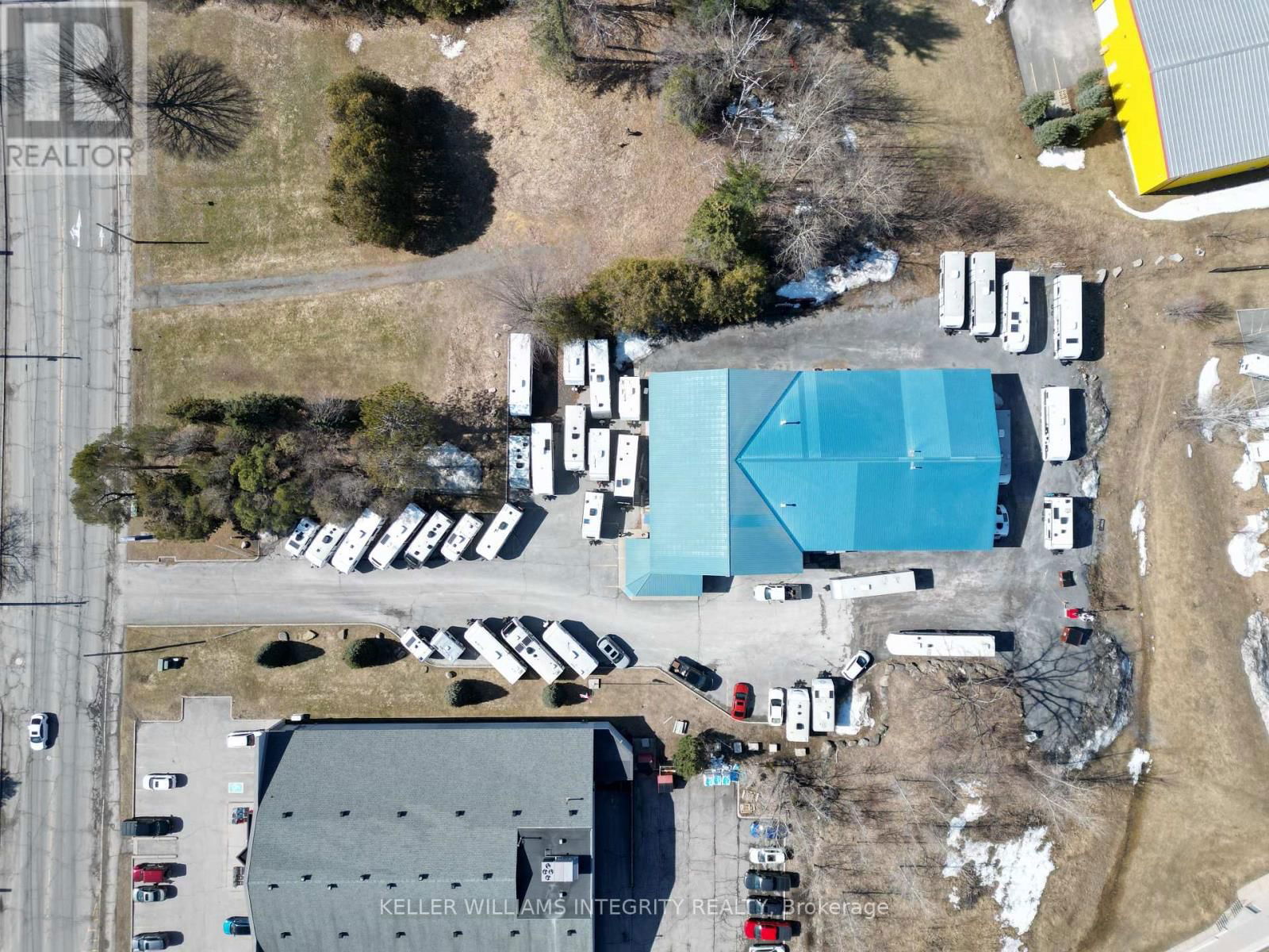 2724 LAURIER STREET Image 21