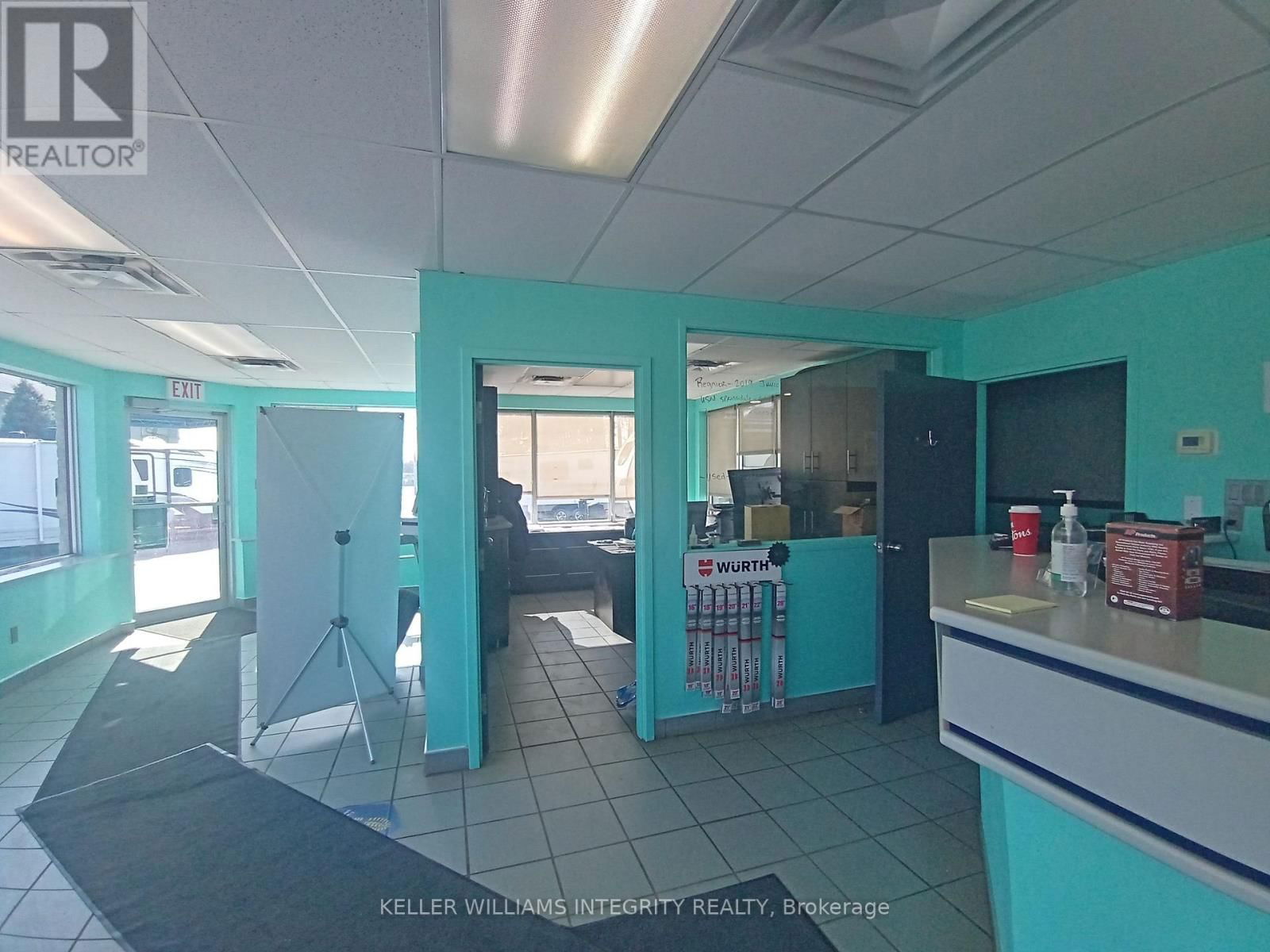 2724 LAURIER STREET Image 7