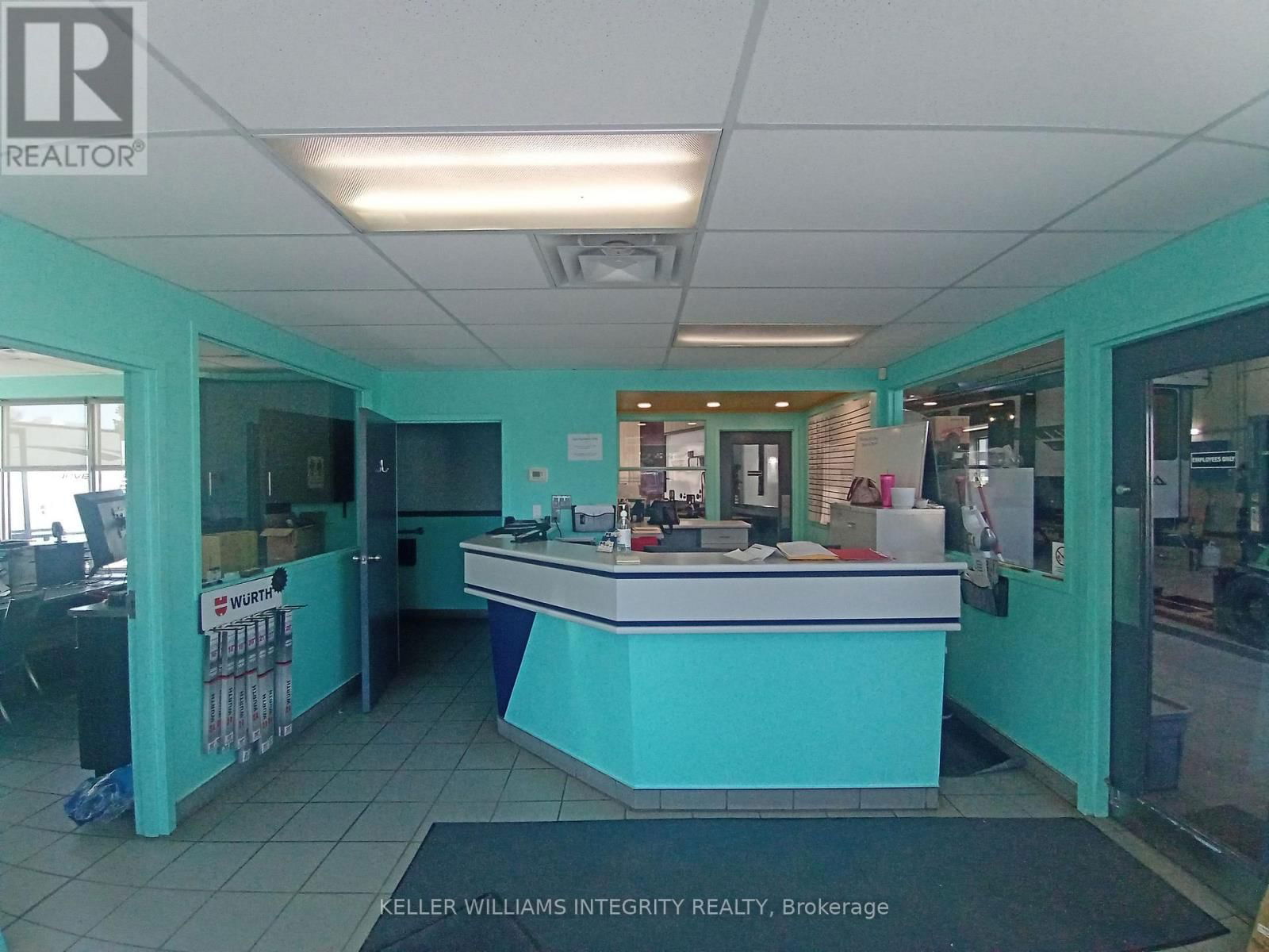 2724 LAURIER STREET Image 8