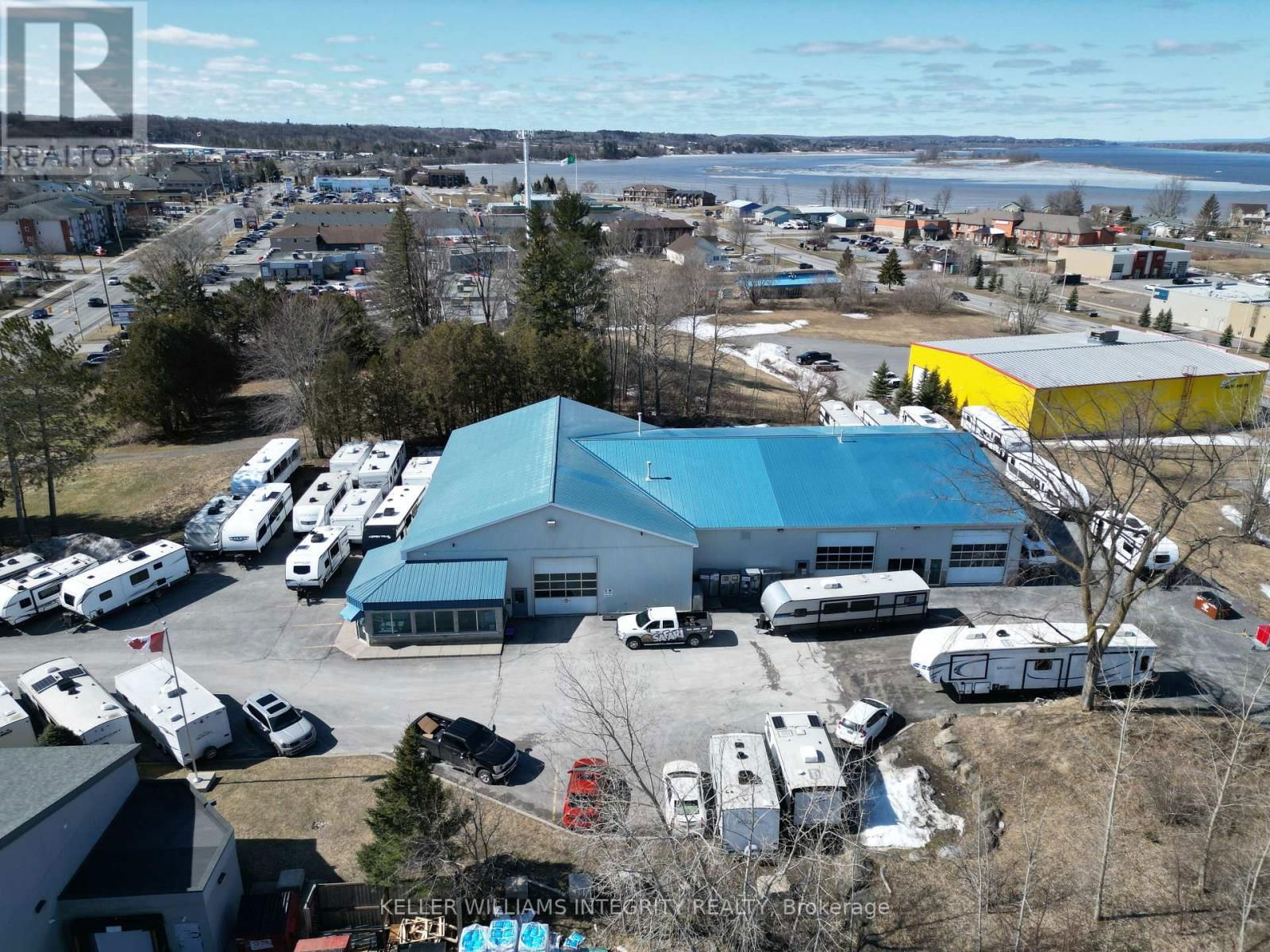 2724 LAURIER STREET Image 1