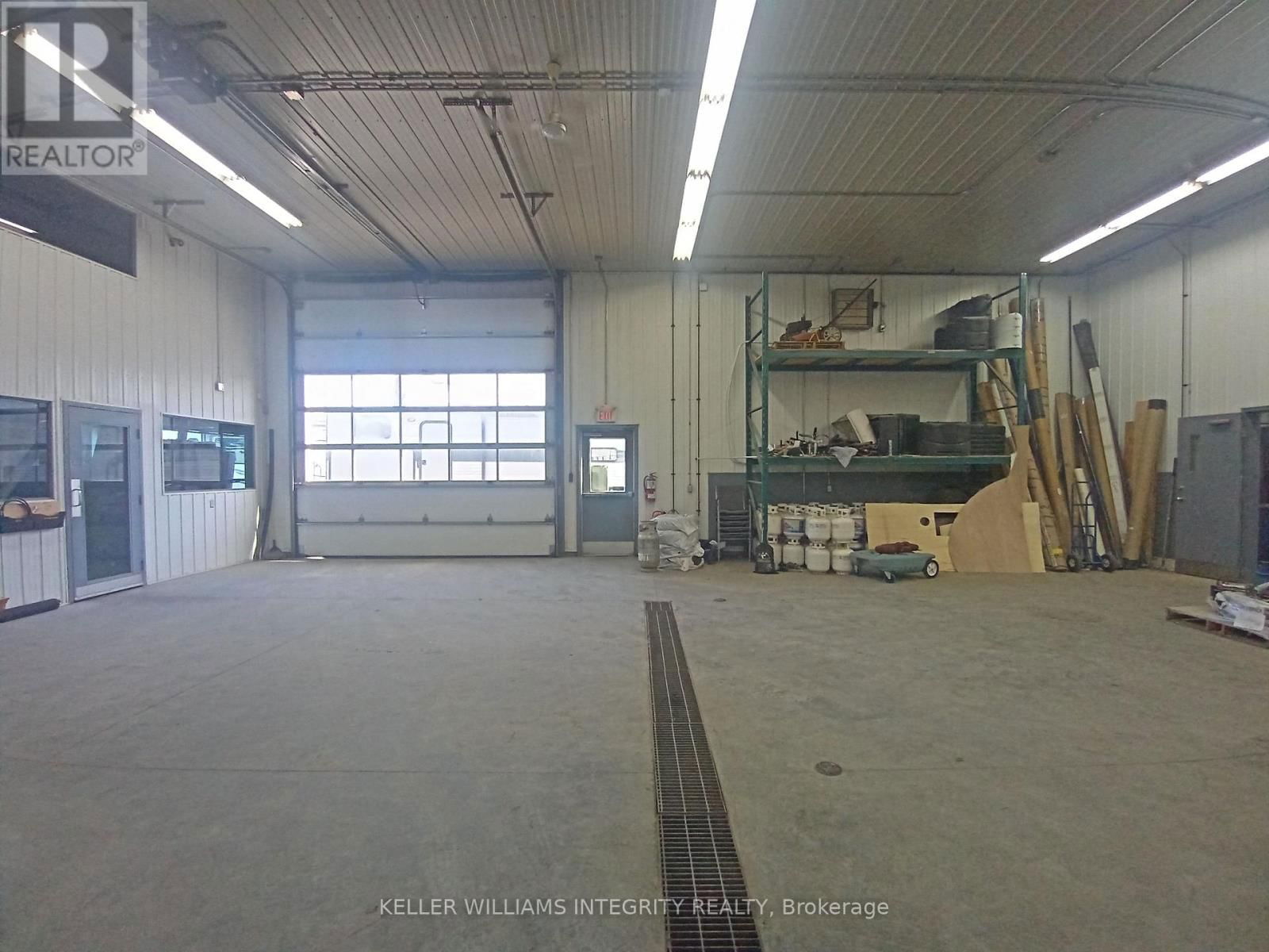 2724 LAURIER STREET Image 10