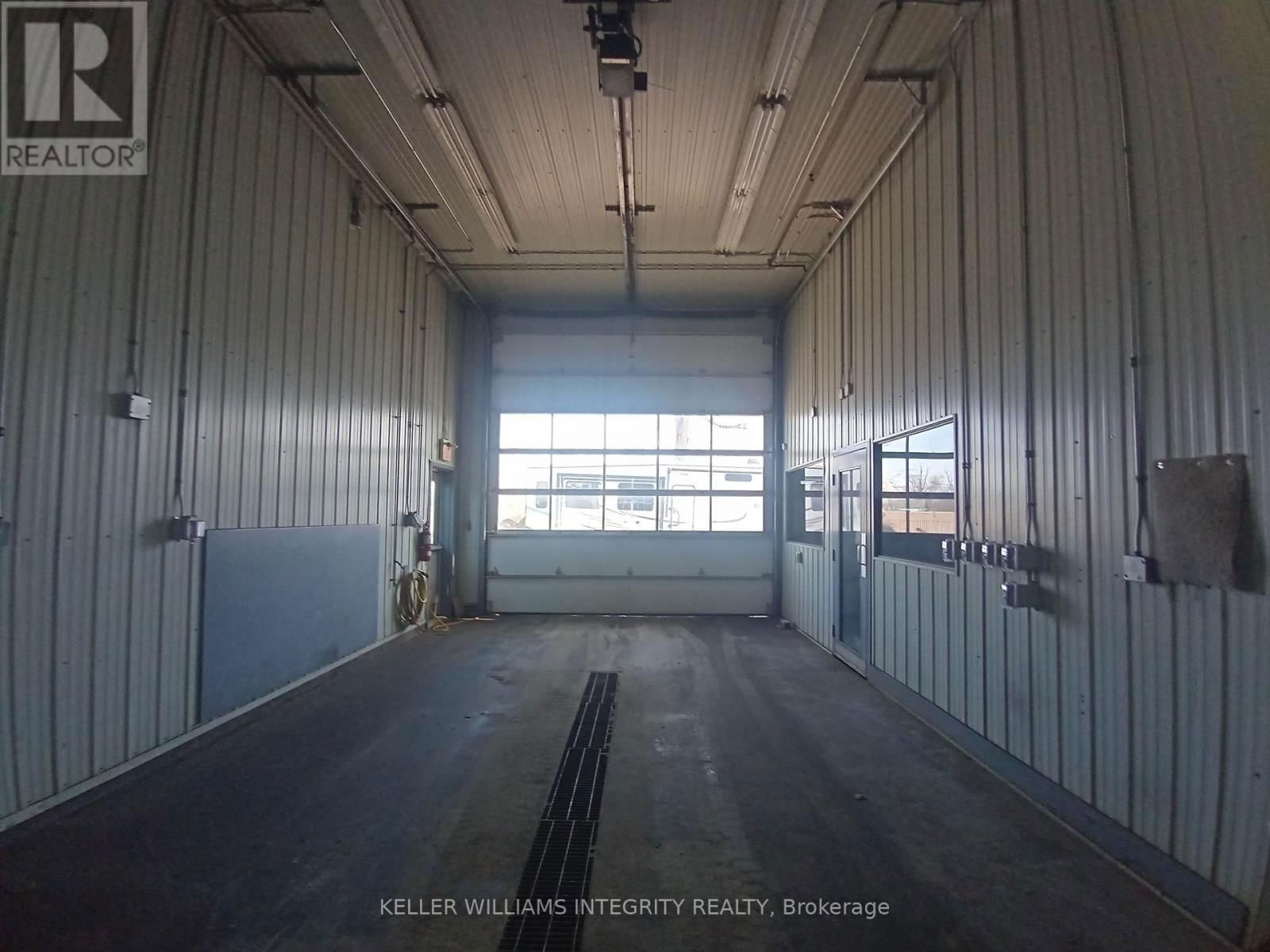 2724 LAURIER STREET Image 11