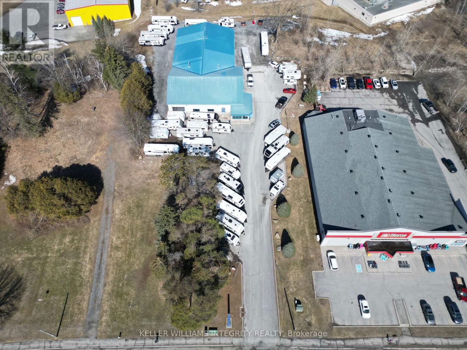 2724 LAURIER STREET Image 17