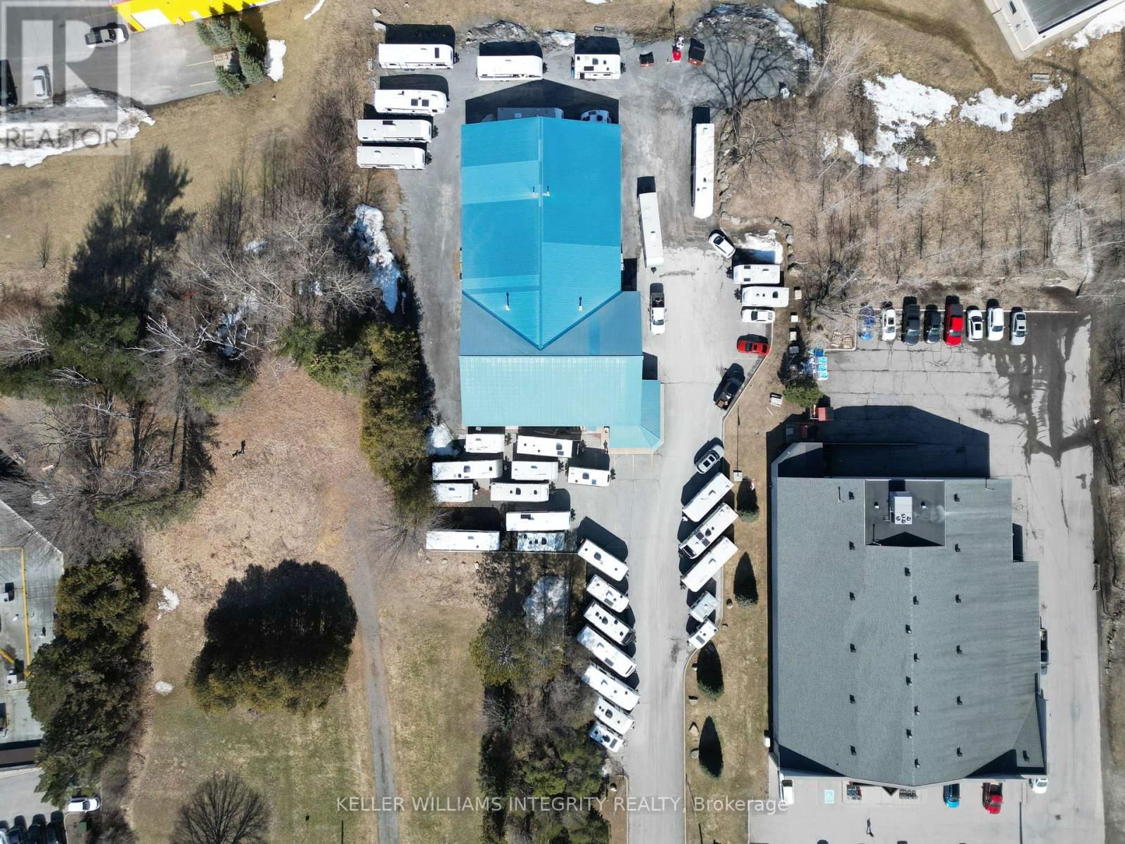 2724 LAURIER STREET Image 19