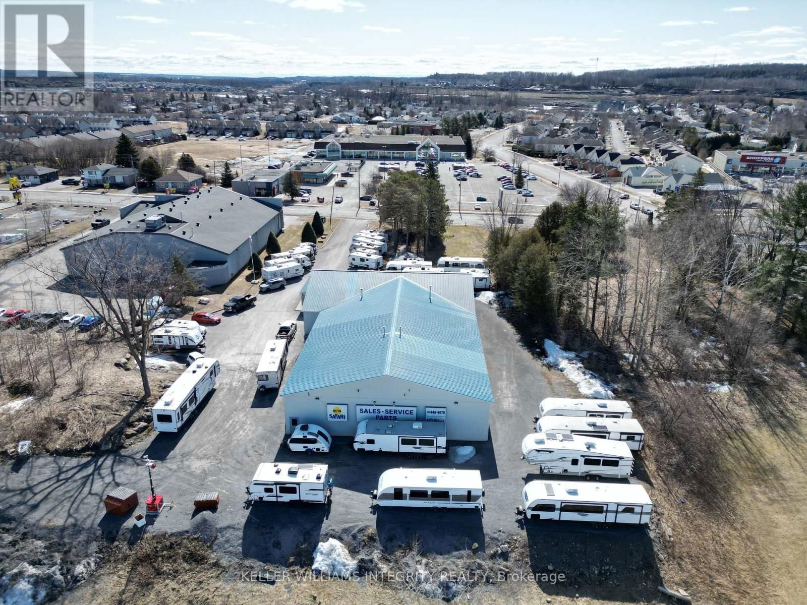 2724 LAURIER STREET Image 2