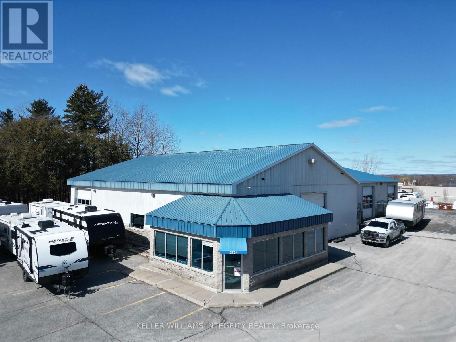 2724 LAURIER STREET Image 20