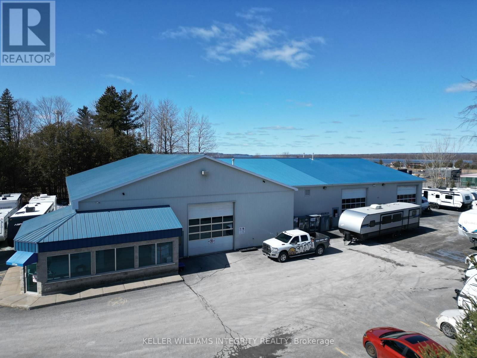 2724 LAURIER STREET Image 21