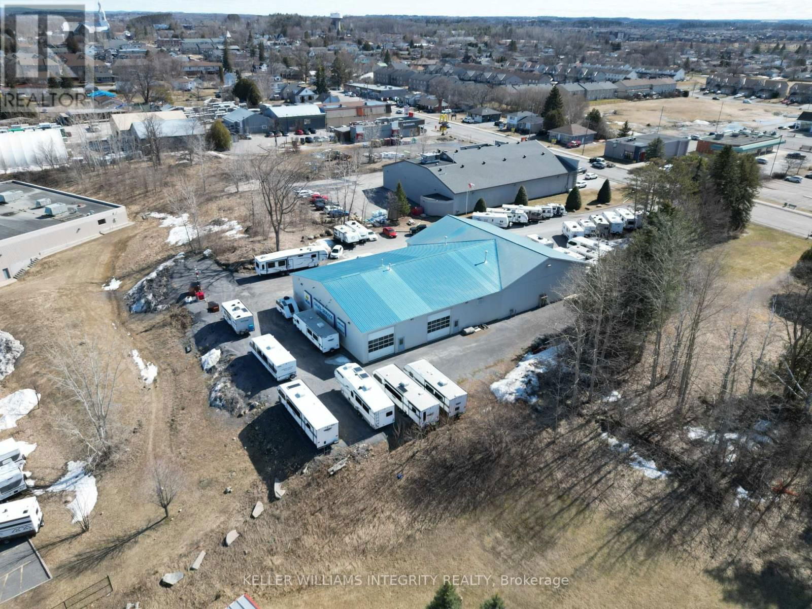 2724 LAURIER STREET Image 4