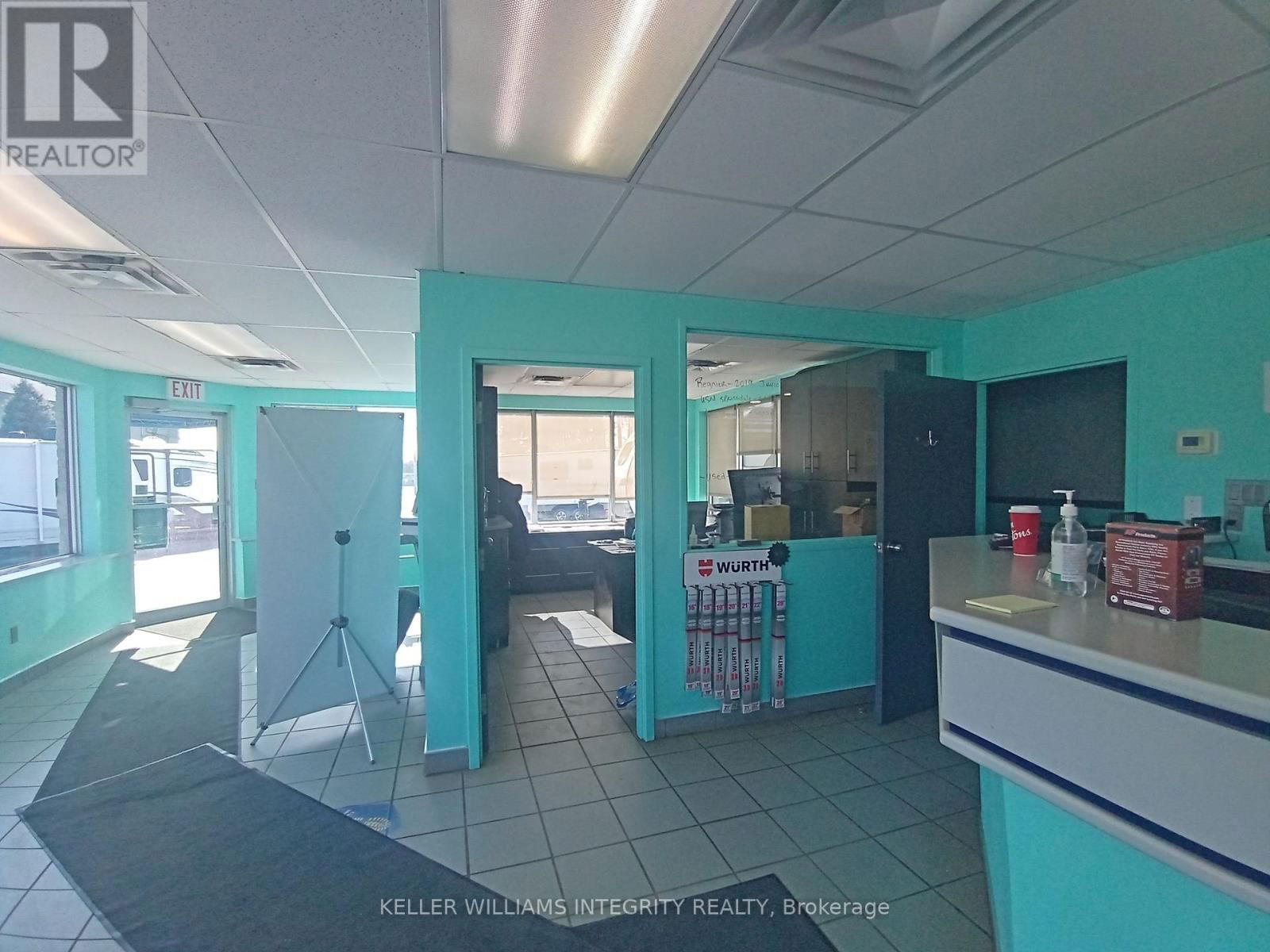 2724 LAURIER STREET Image 6