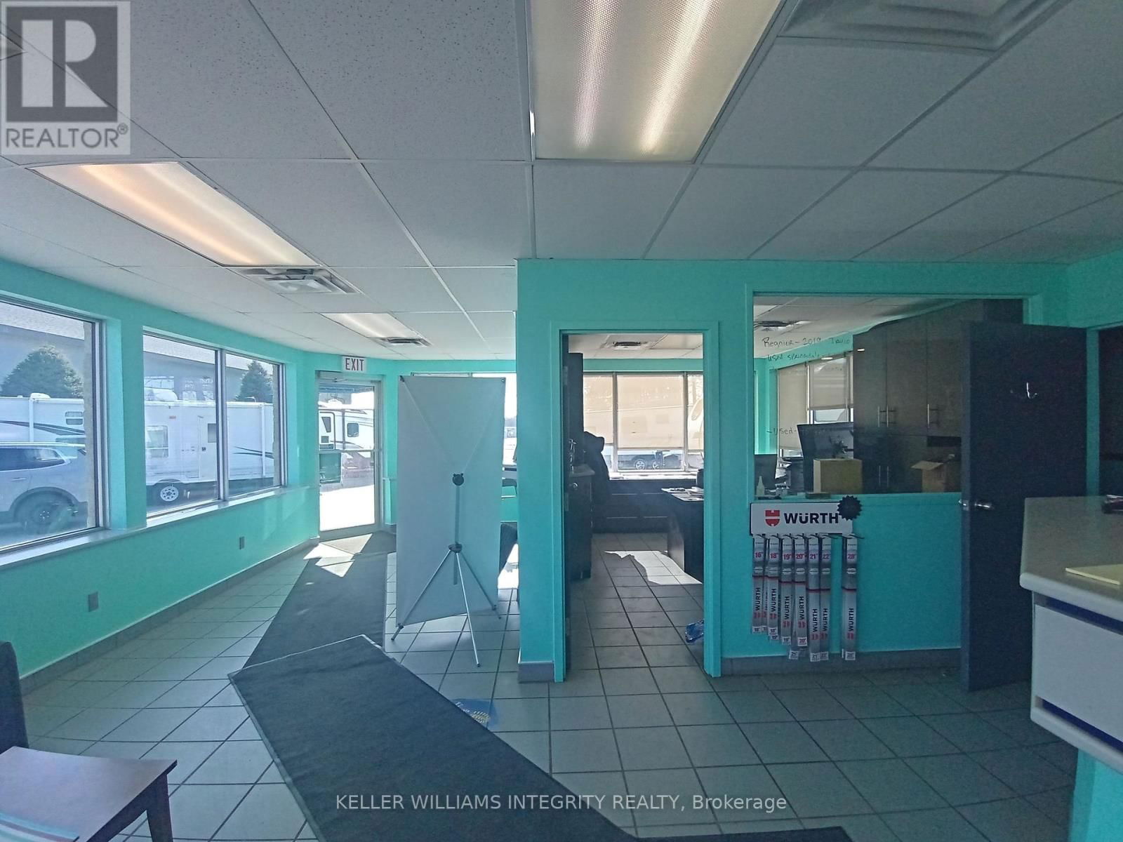 2724 LAURIER STREET Image 7