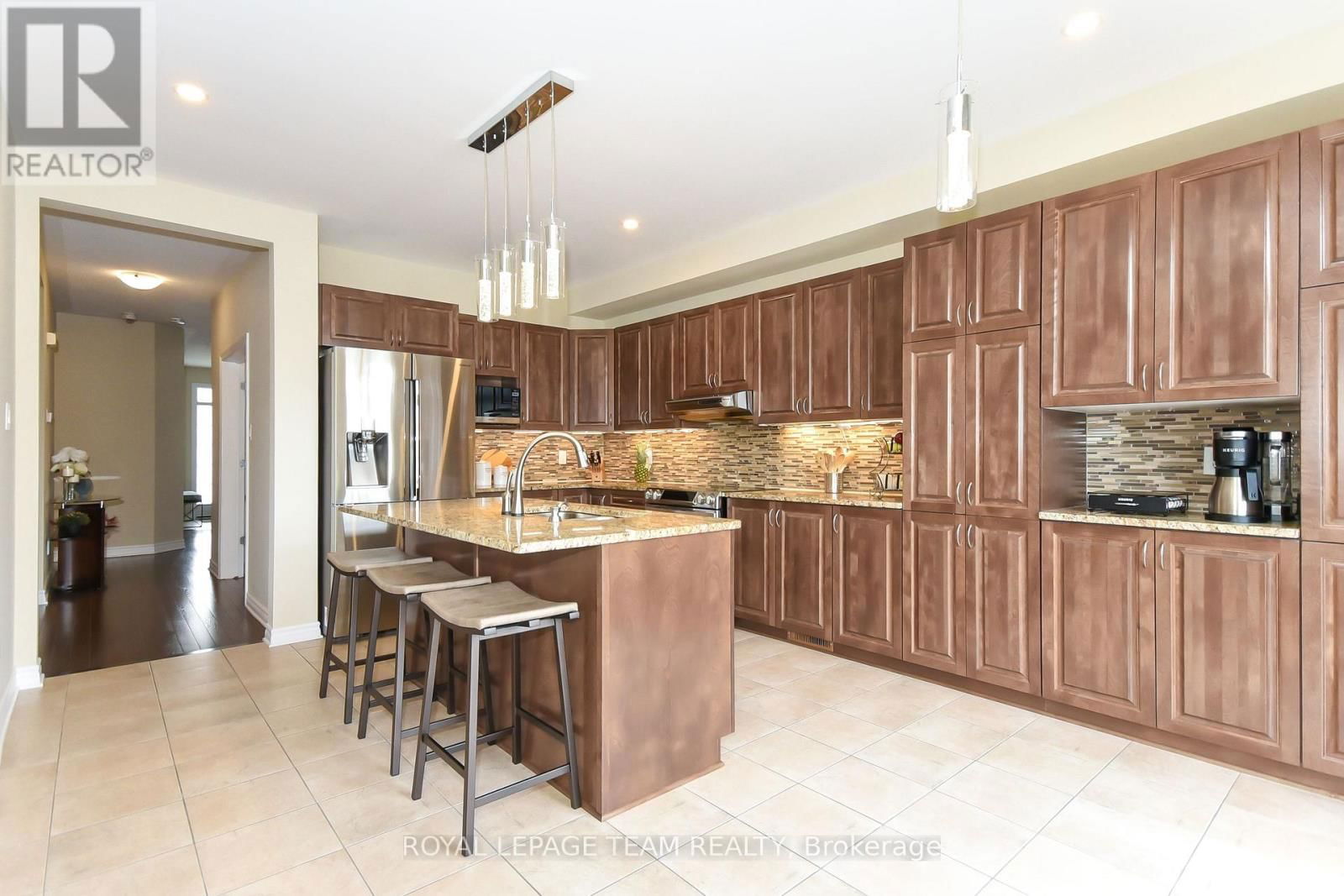 3519 WOODROFFE AVENUE Image 18