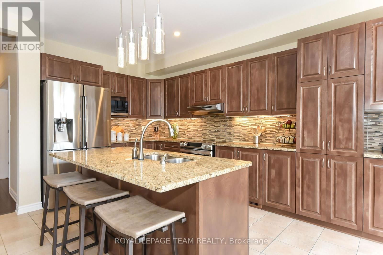 3519 WOODROFFE AVENUE Image 19