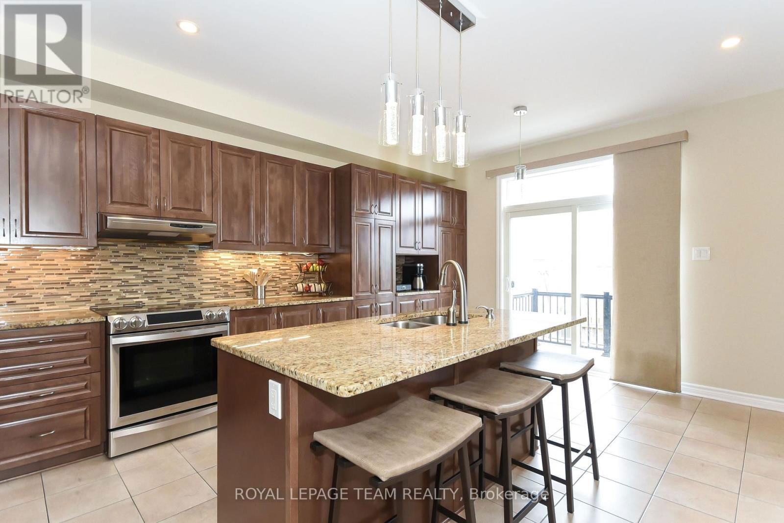 3519 WOODROFFE AVENUE Image 21