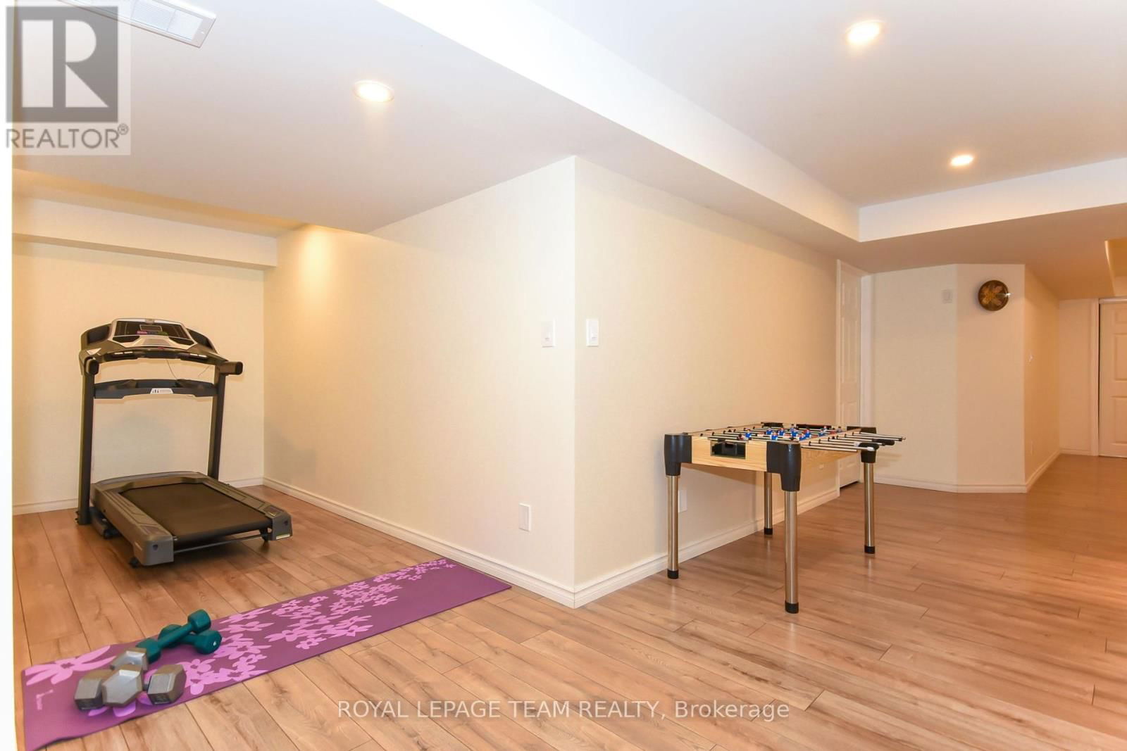 3519 WOODROFFE AVENUE Image 41