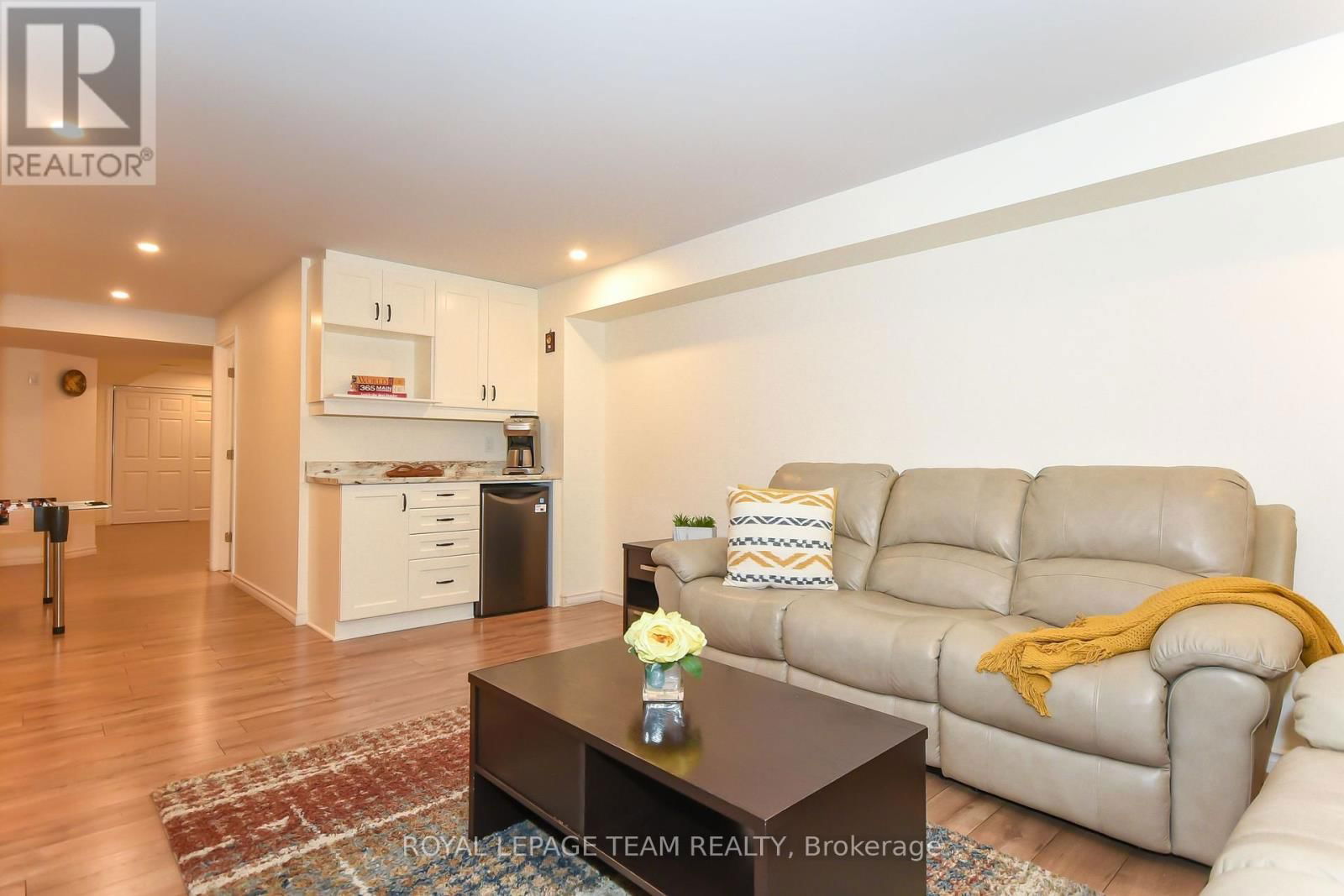 3519 WOODROFFE AVENUE Image 44
