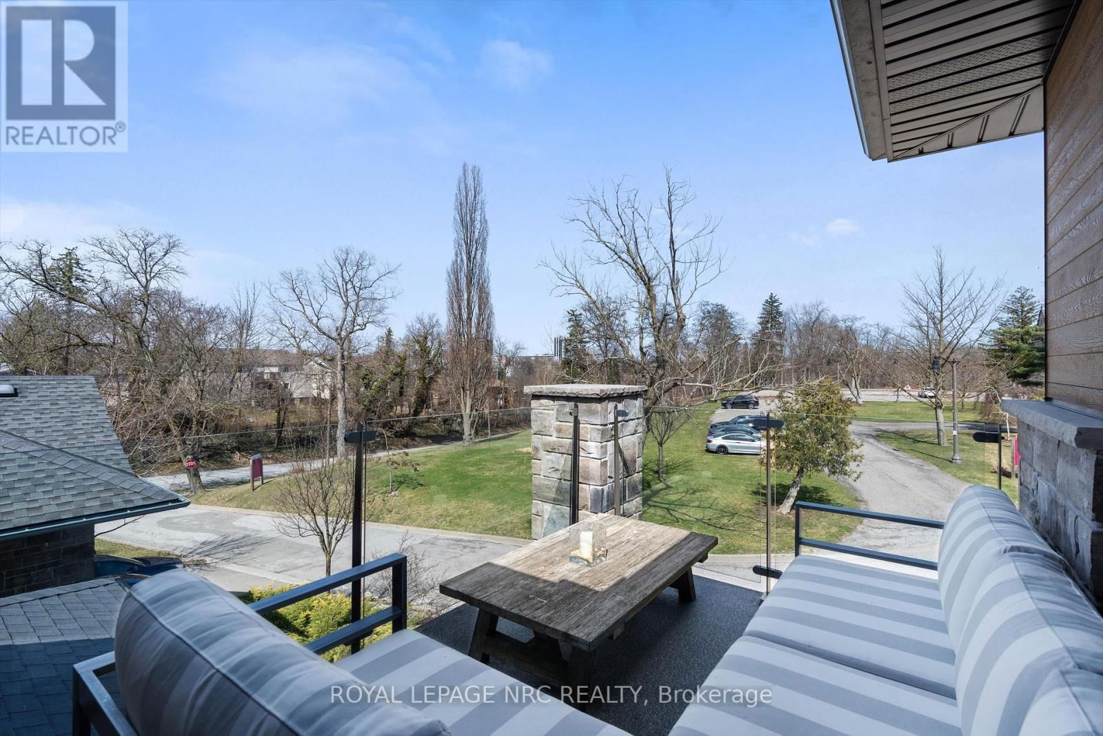 6 RODMAN HALL DRIVE Image 33