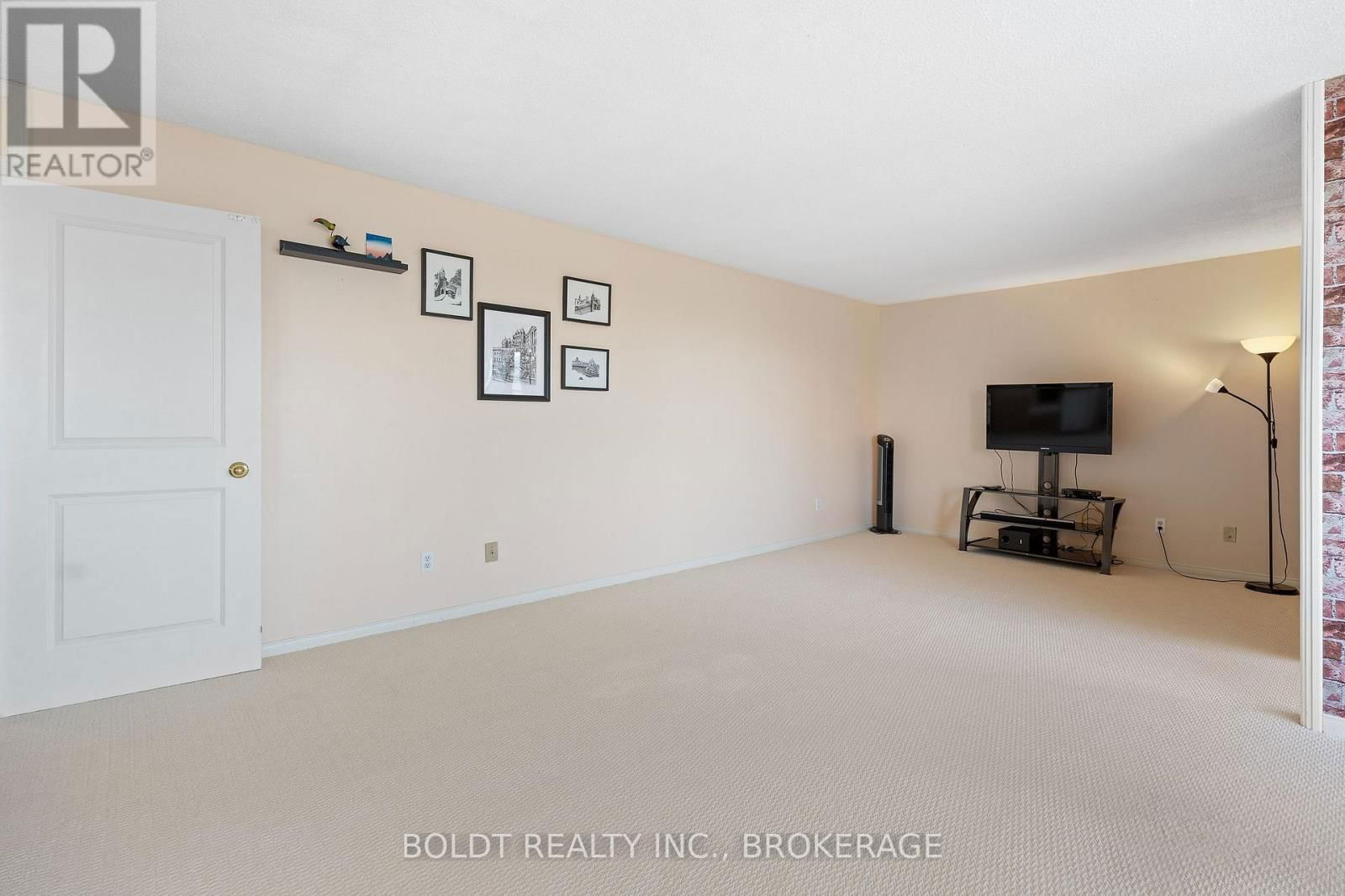 501 - 3 TOWERING HEIGHTS BOULEVARD Image 11