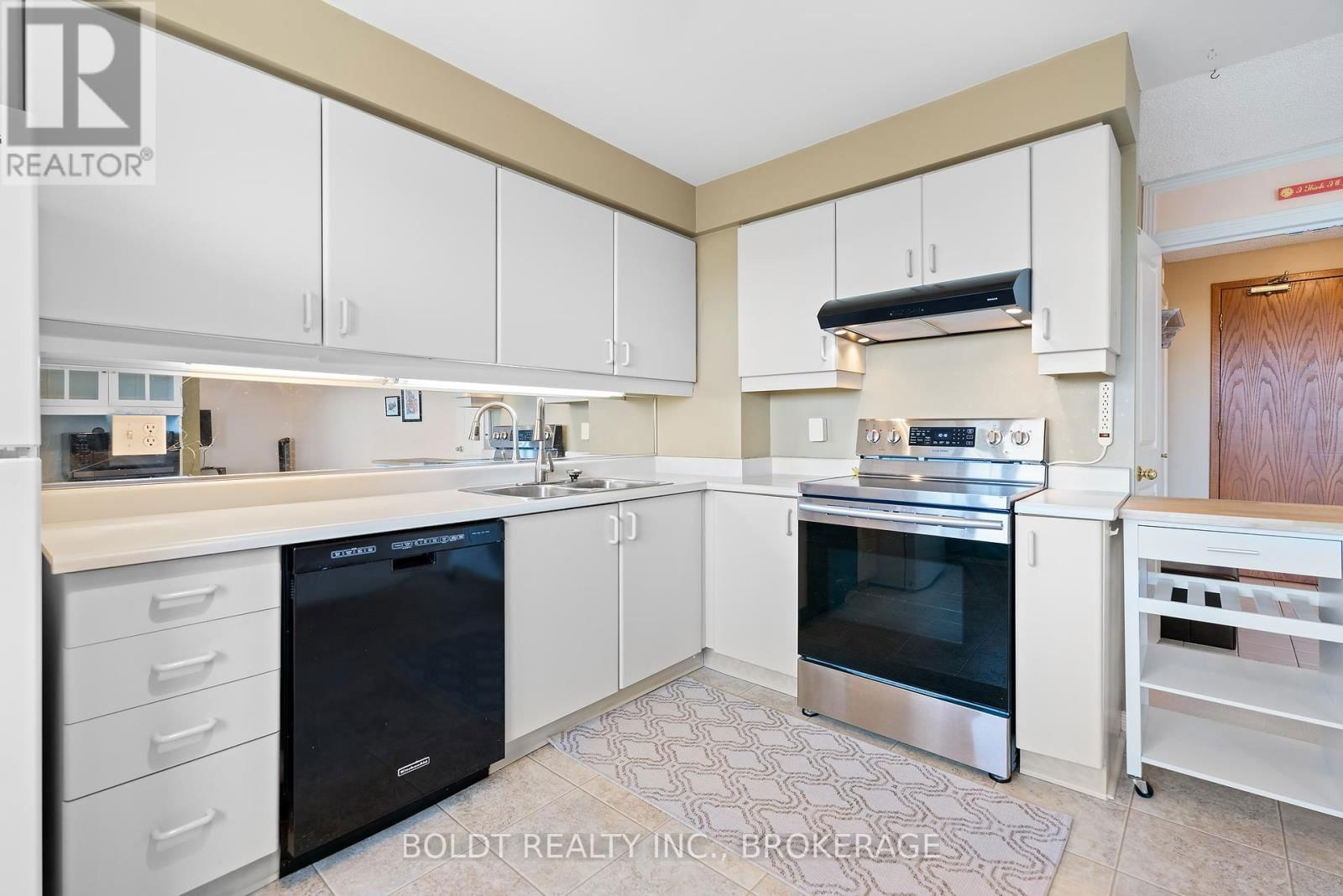 501 - 3 TOWERING HEIGHTS BOULEVARD Image 18